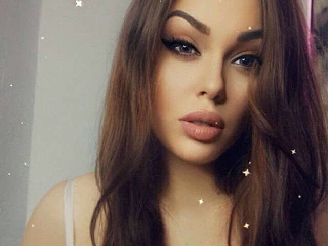 EMELY free sexy photo