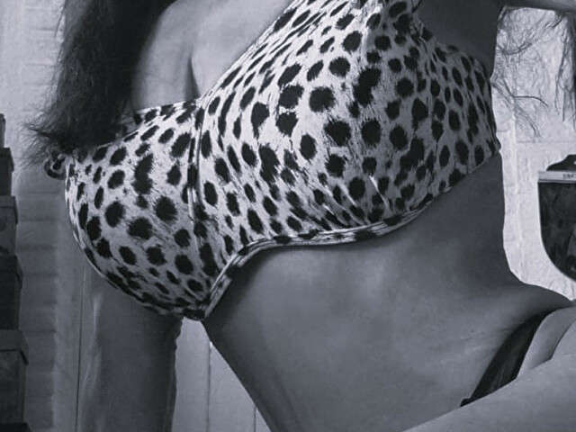 VNIQUE free sexy photo