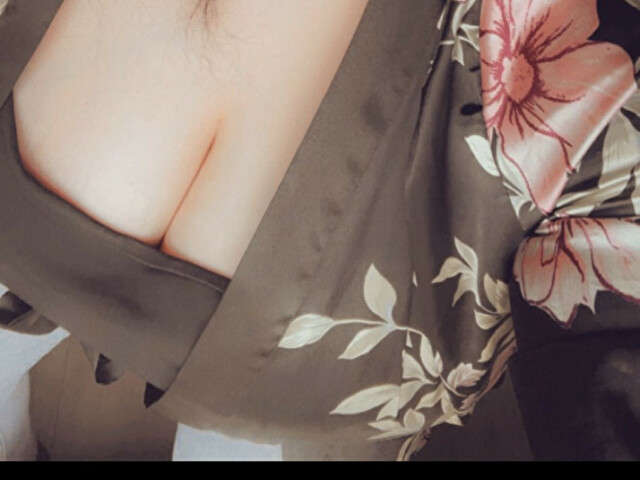 LOVEMYCURVES free sexy photo