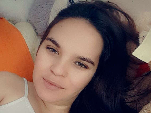 ELLAMILANO free sexy photo