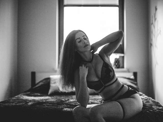 MIKALOVELY free sexy photo