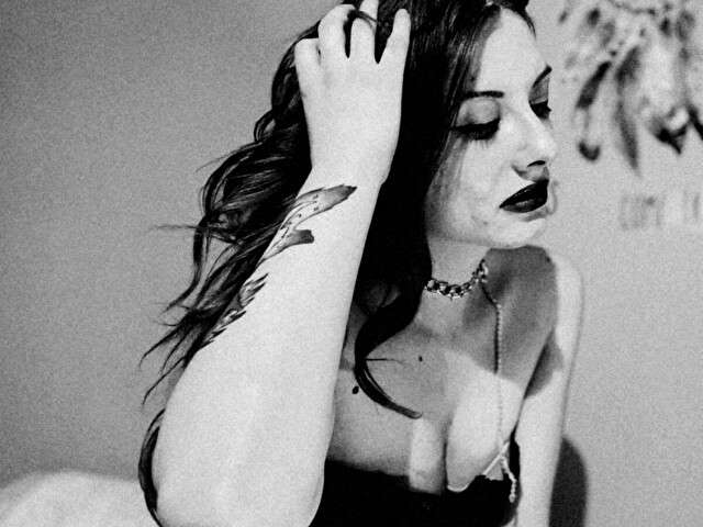 EMMILY free hard sexy photo
