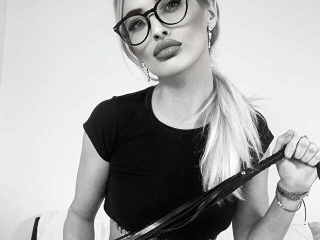 PETITEELISE free sexy photo