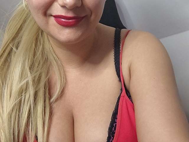 HORNYVICKY free sexy photo