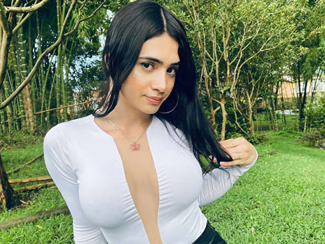 SARAHH free sexy photo