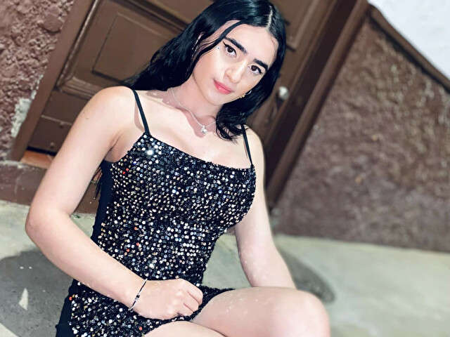 SARAHH free sexy photo