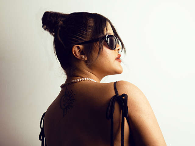 AVRILTHOMSON free sexy photo