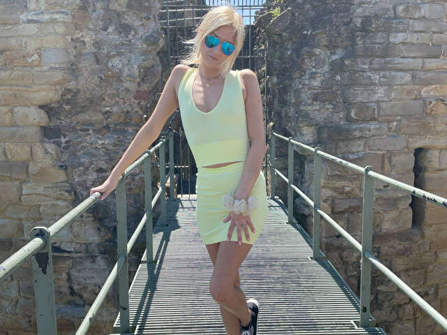 FIFIFLAUNTS free sexy photo