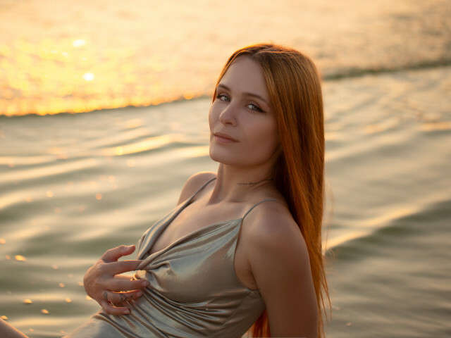 LARAXCROFT free sexy photo