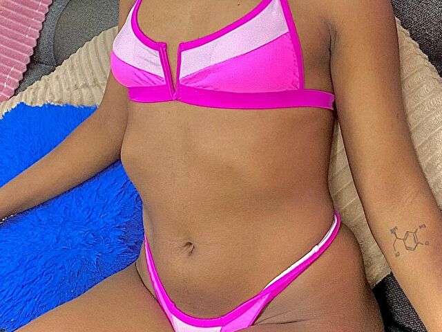 LAURAGREEN free sexy photo