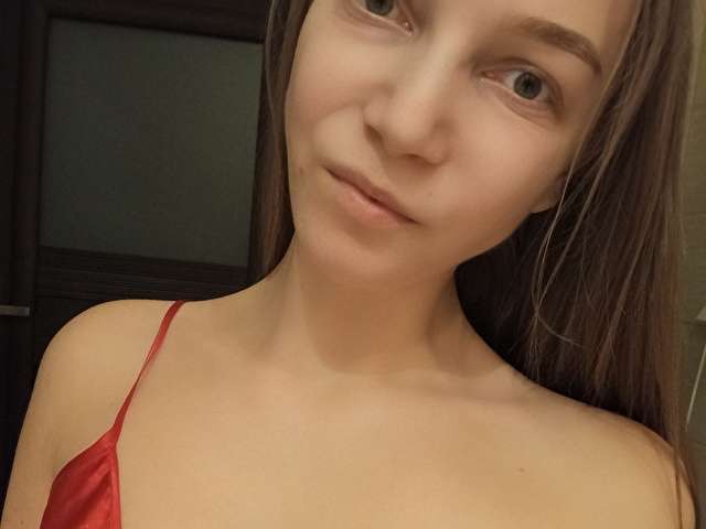 EMILLYLOVELY free sexy photo