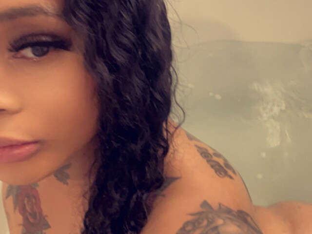 MIAMORENA69 free hard sexy photo