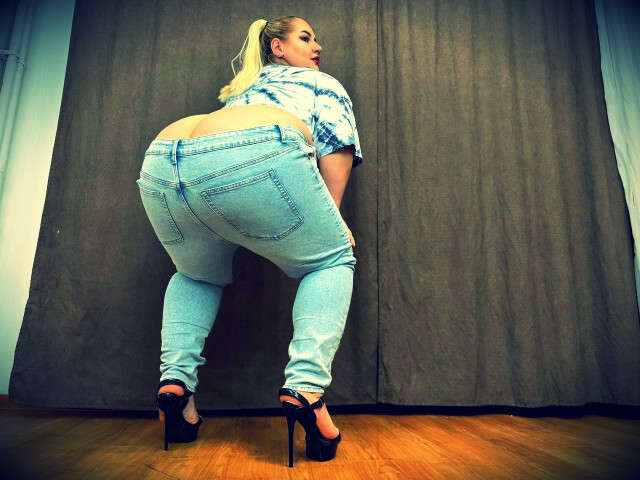 BETTYBOOTY free hard sexy photo