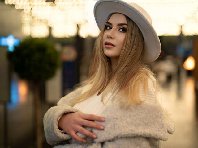 LOVECHARIOT free sexy photo