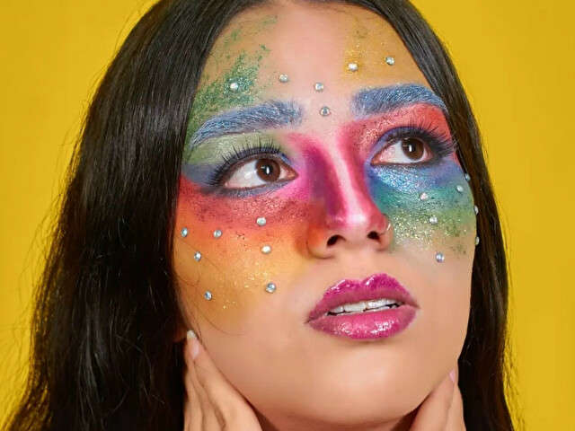 CAROLINECOSE free sexy photo