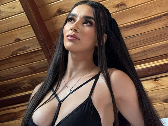 CAROLINECOSE free sexy photo