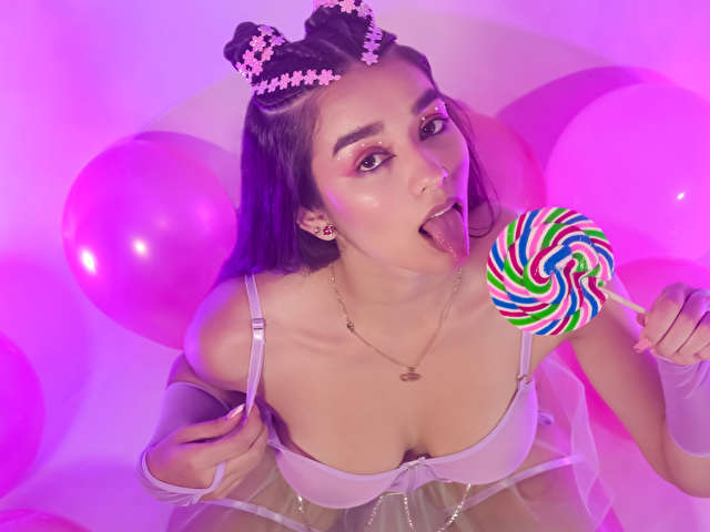 CAROLINECOSE free sexy photo