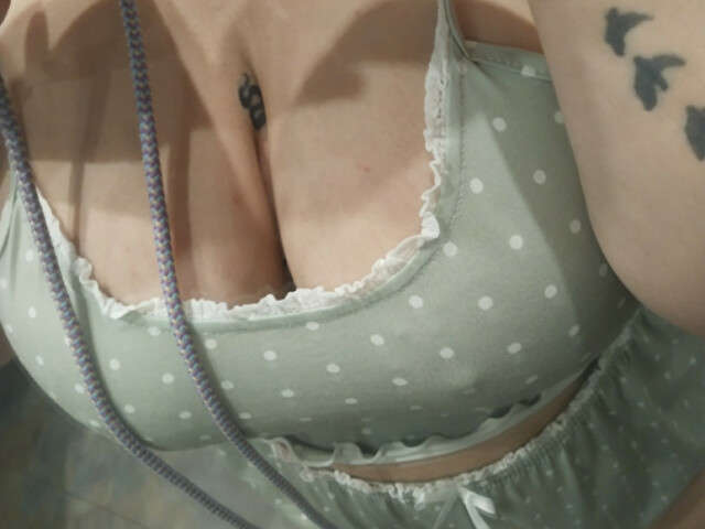 CURVYKITTY free sexy photo