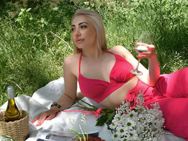 MIAQVEEN free sexy photo