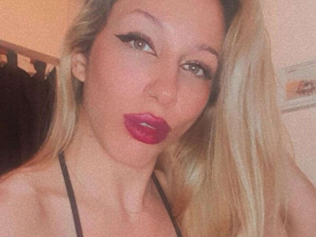 SELEN free sexy photo