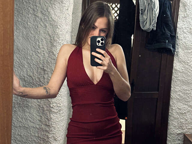 SELENALUV free sexy photo