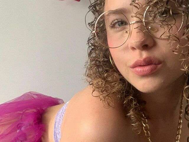 LATINBLONDE free sexy photo