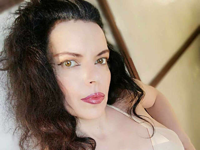 SARALUA free sexy photo