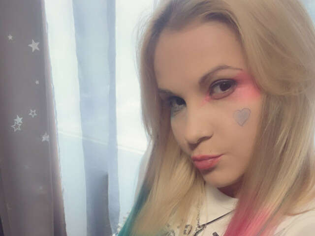 LARAJUSTFU free sexy photo
