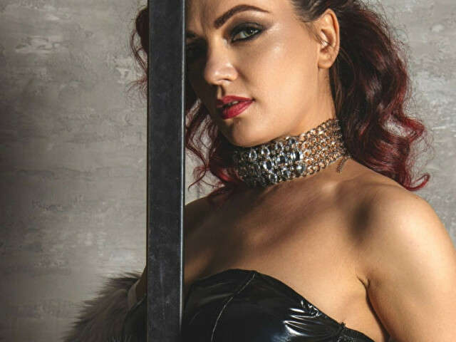 SELENA free sexy photo