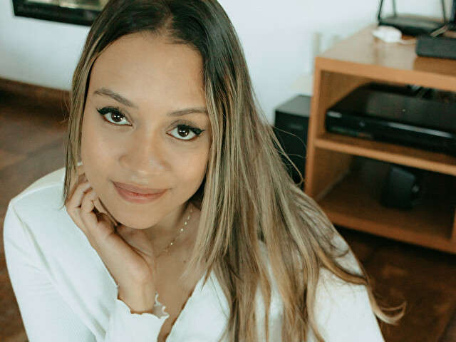 MISSLARAH free sexy photo