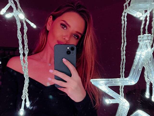 SQUIRTJULIA free sexy photo