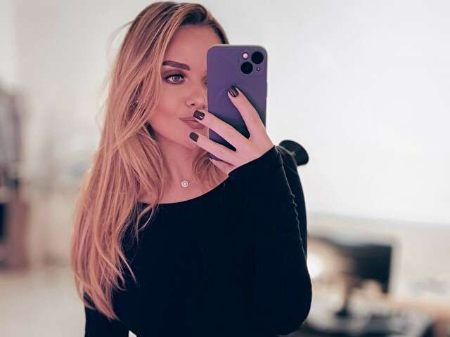 SQUIRTJULIA free sexy photo