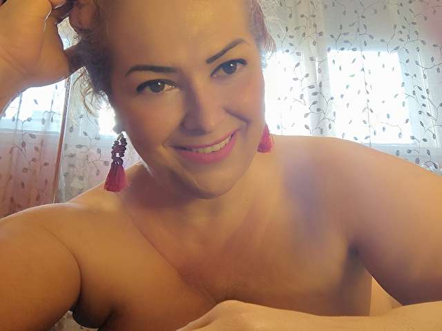 1MILF4U free sexy photo