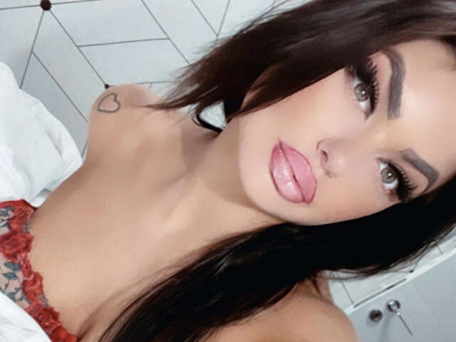 AISHAHOTTIE free sexy photo