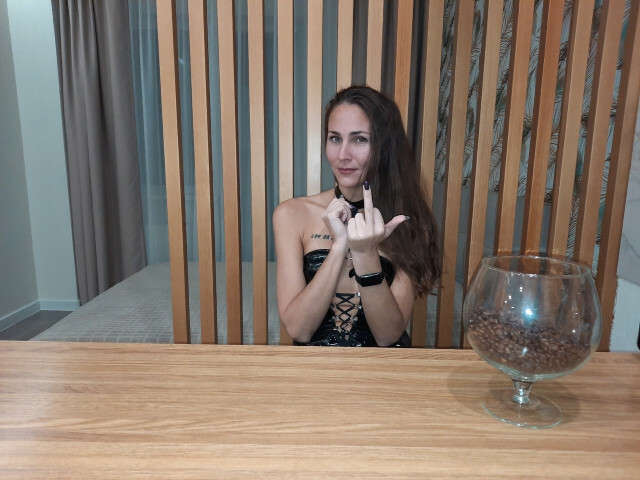 MRSKINNEY free sexy photo