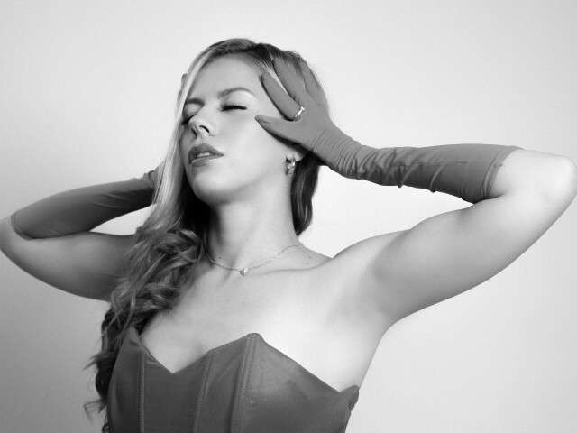 ERYNELUX free sexy photo
