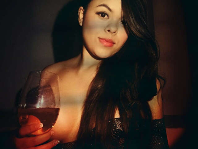 SOFIALOVINN free sexy photo