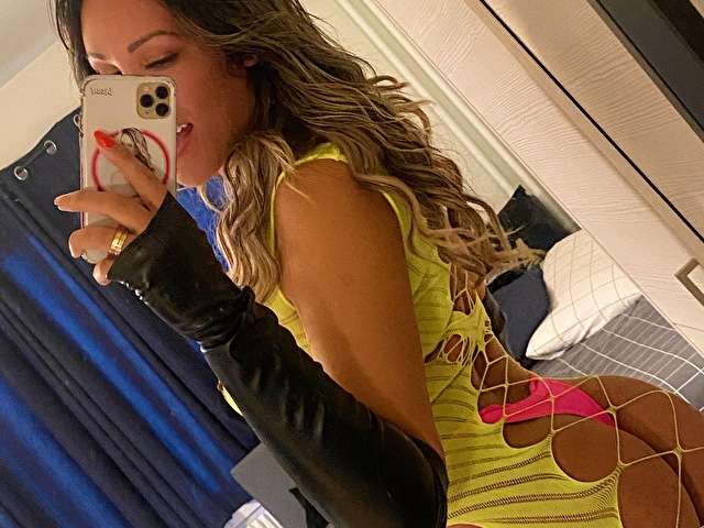 SUZYBRAZIL free sexy photo