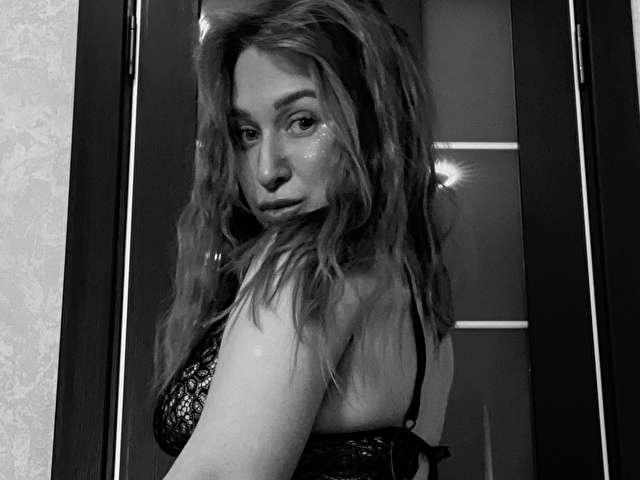 CAROLINE26 free sexy photo