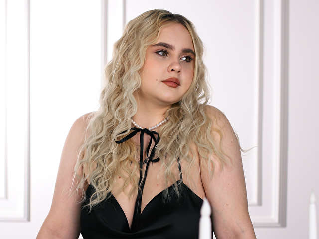 JULIA20 free sexy photo