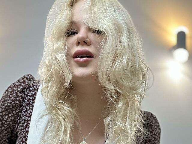 HOLLIEBLONDE free sexy photo