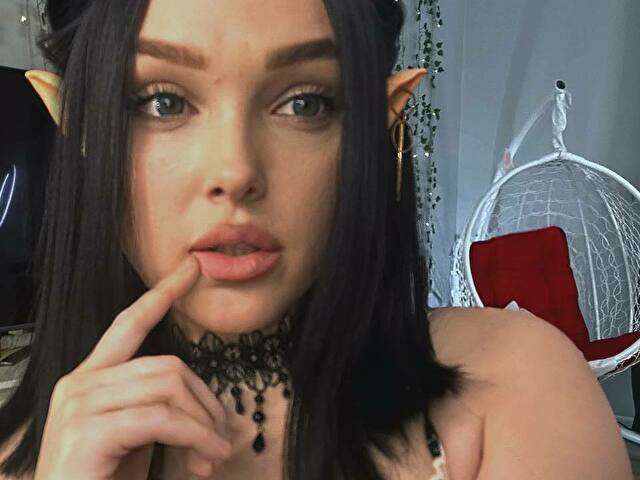 WHISPERING free sexy photo