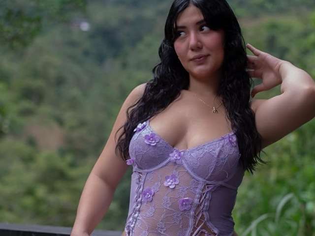 QUEENVANES free sexy photo