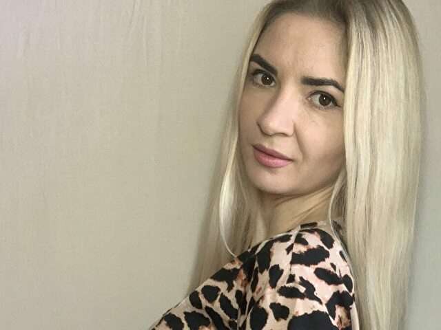 MONICAMOORE free sexy photo