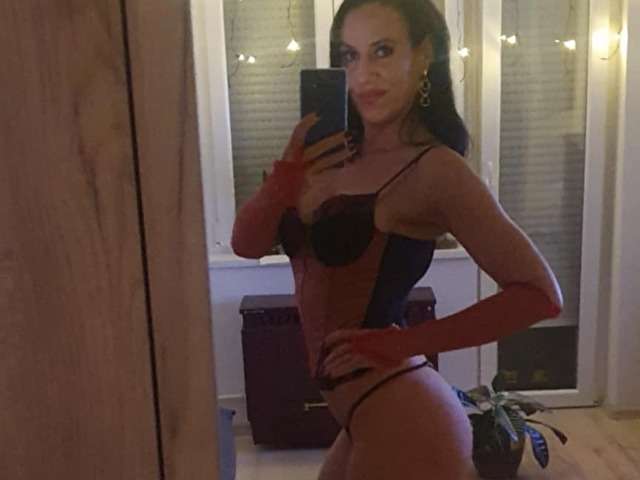 HMMMIRA free sexy photo