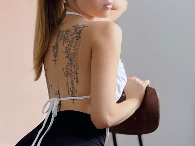 EMILYSWEETIE free sexy photo
