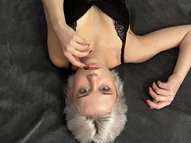 LUNABLAZE19 free sexy photo
