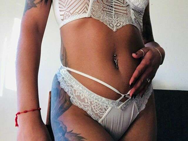 JULIESEDUCE free sexy photo