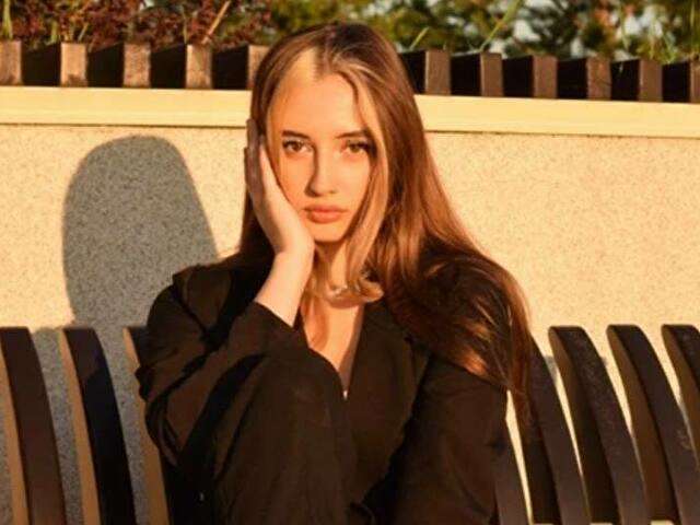 JIIGGLY free sexy photo