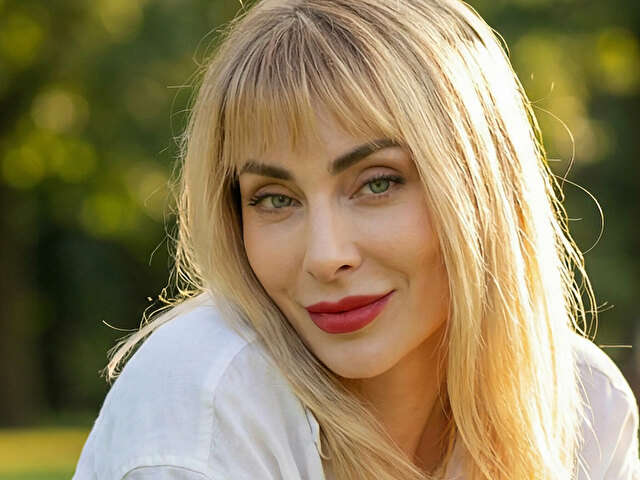 CHARMINGLADY free sexy photo
